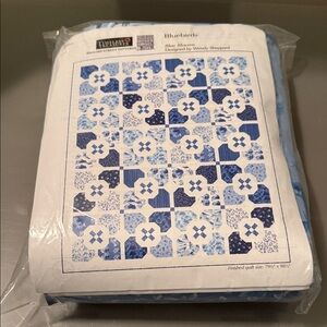 Timeless Treasures Bluebird Blue Blooms Quilt Kit - Blue 79.5” x 98.5”